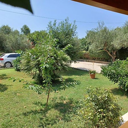 Big apartment with garden Solin Buitenkant foto