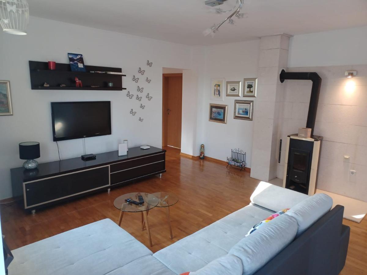 Big apartment with garden Solin Buitenkant foto